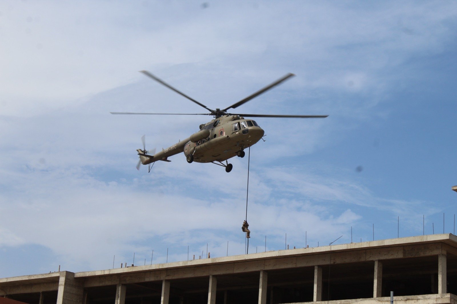 "Supercopter" un décors impressionnant dans ce film-manœuvre
